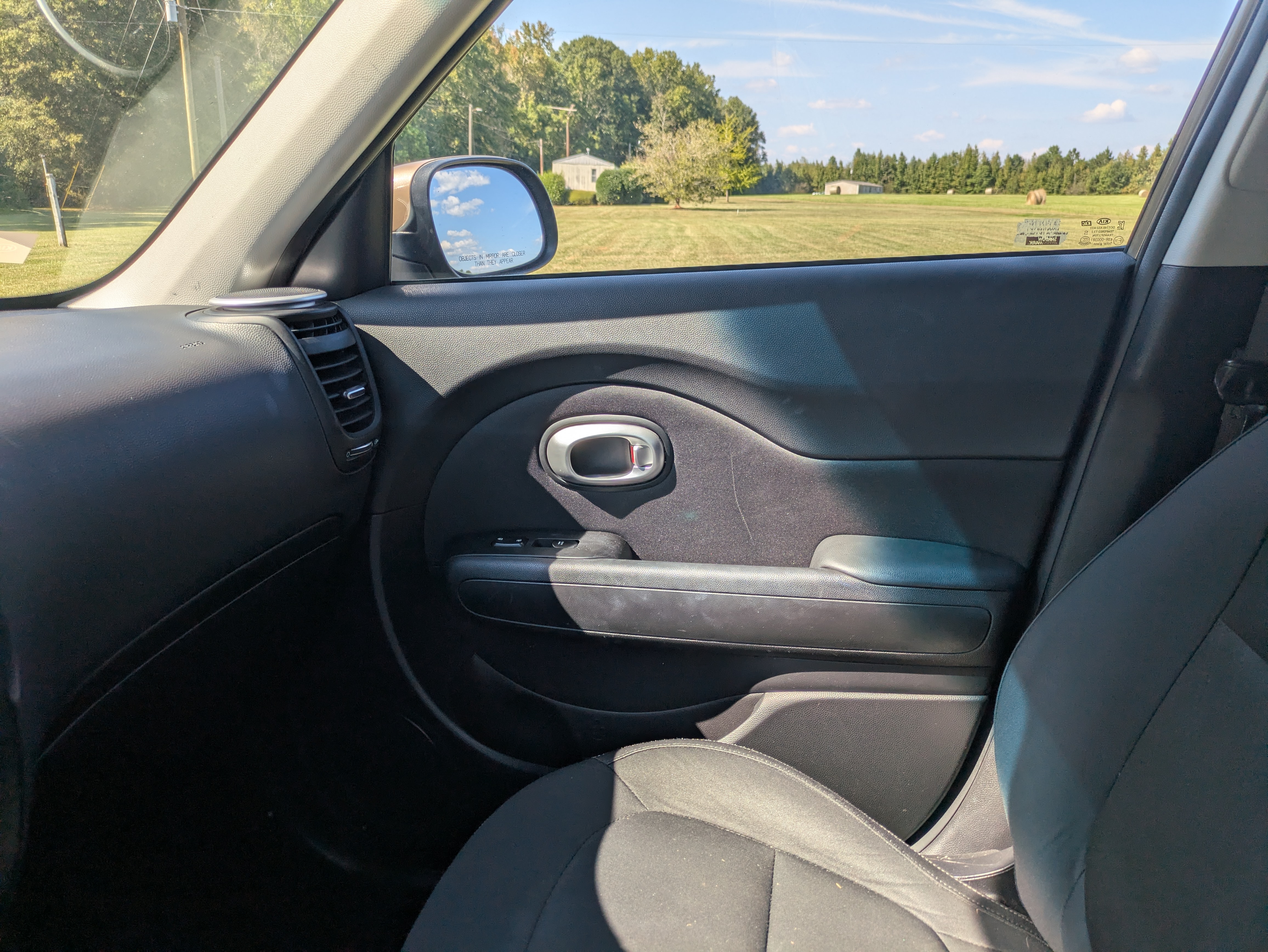 Kia Soul passenger door detail