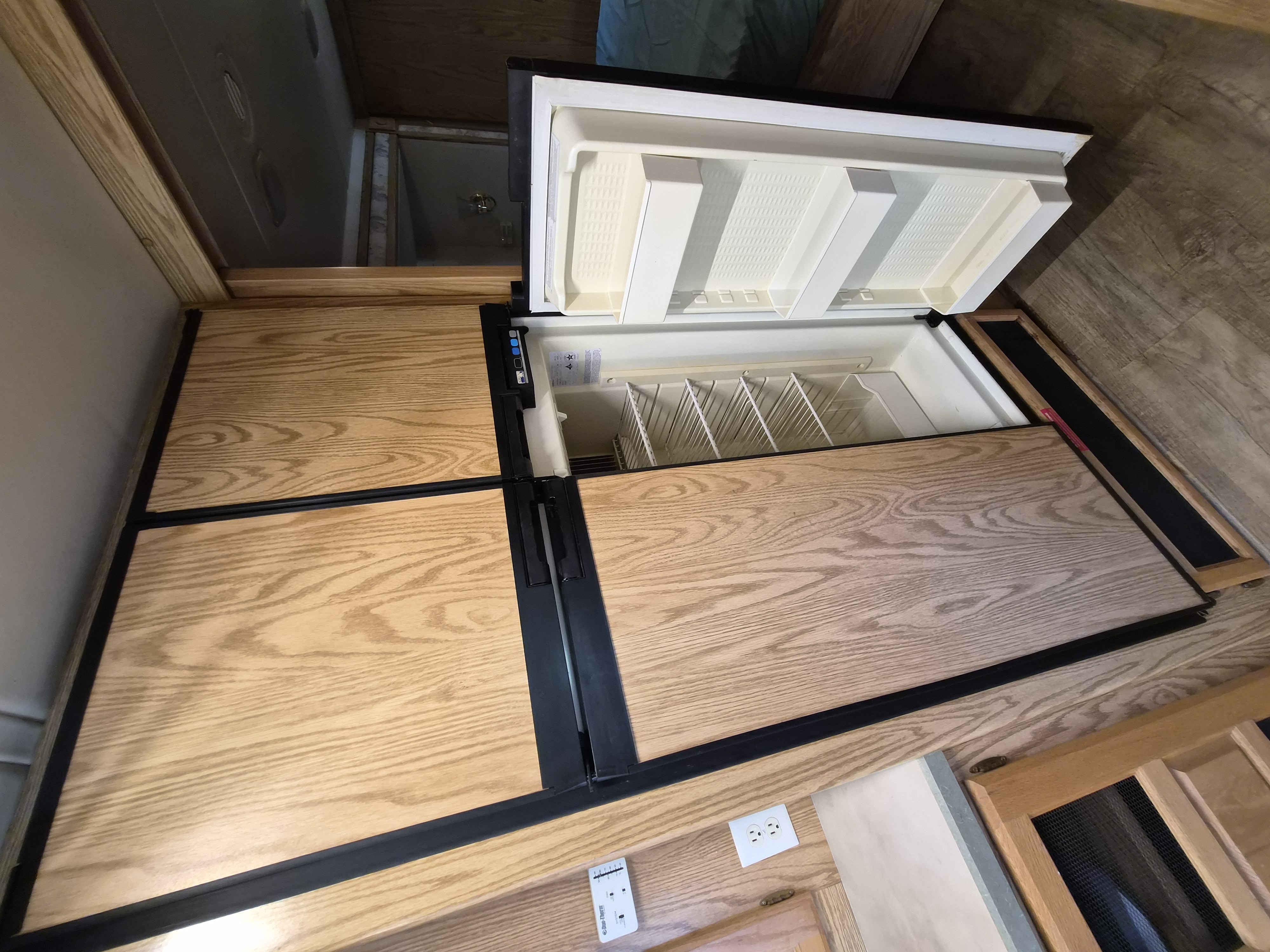 Refrigerator freezer section