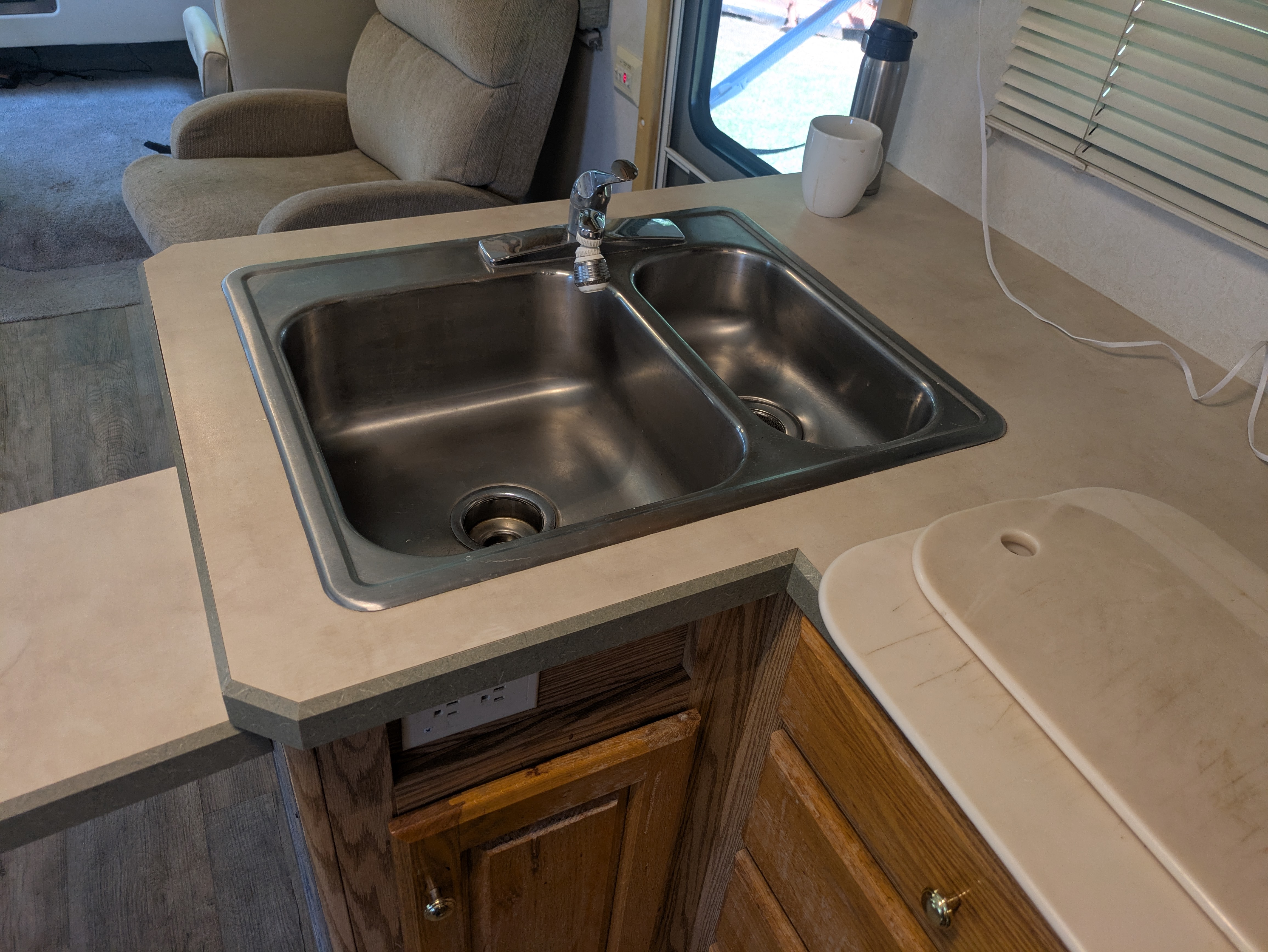 Kitchen sink area