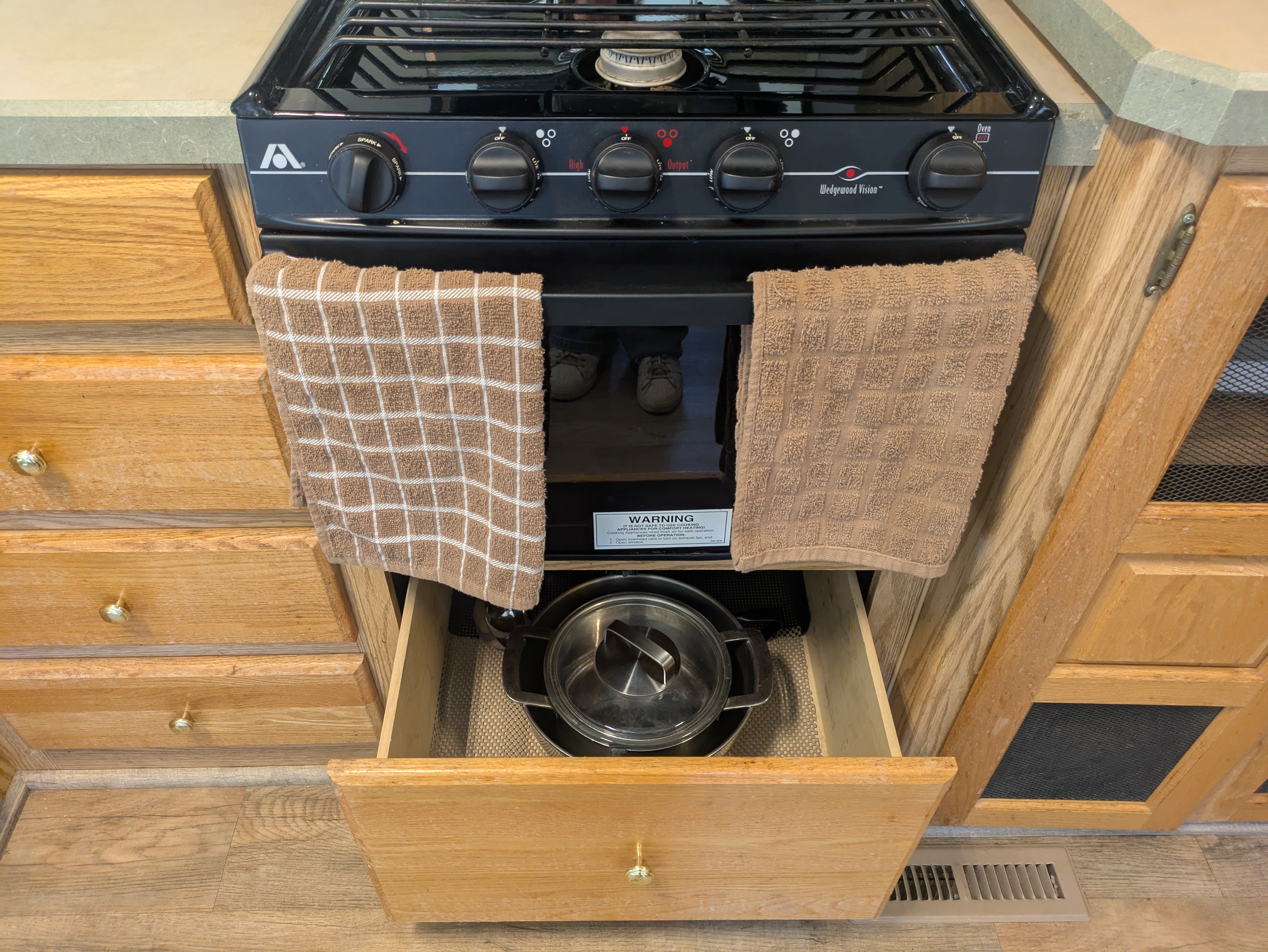 Stove and cooking area
